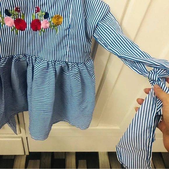 Blue & white embroidered top - Picture 3 of 7